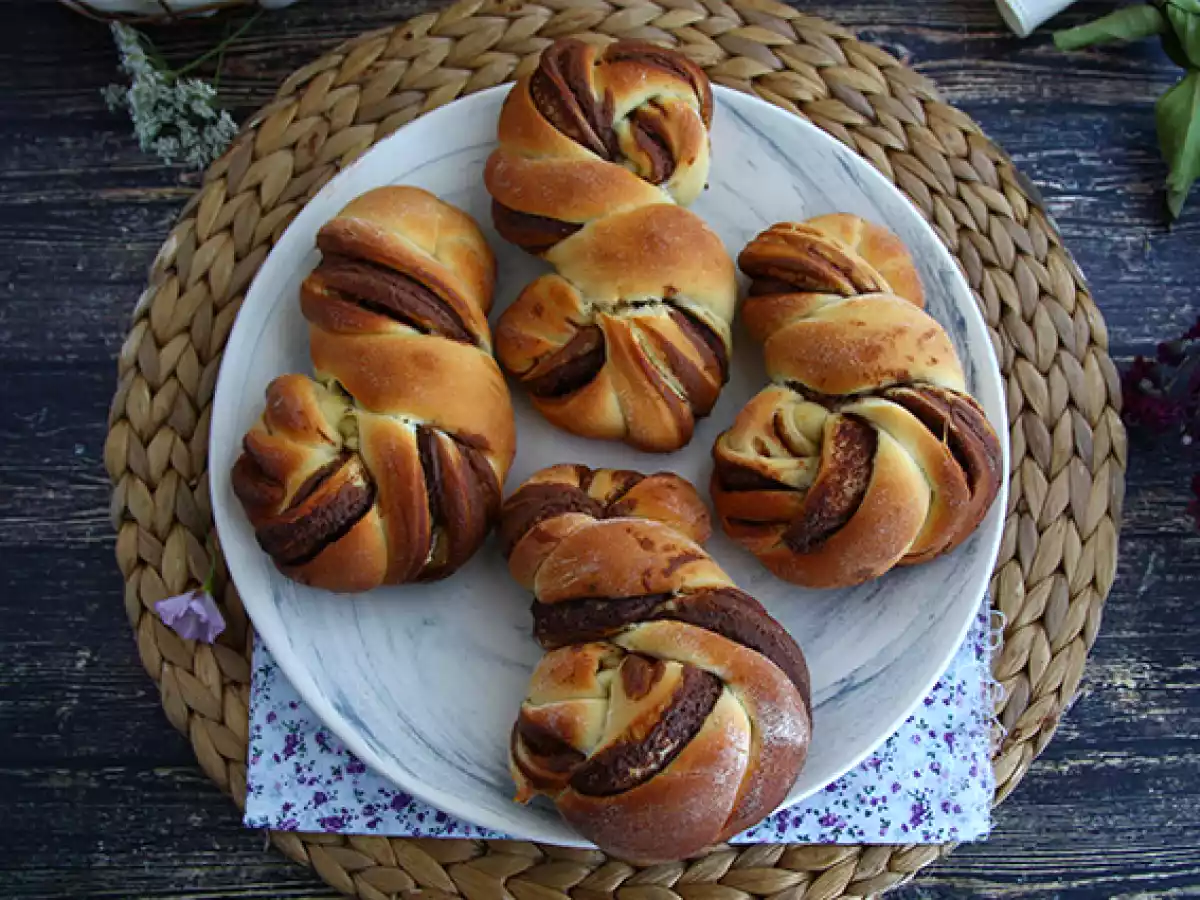 Плетеные булочки с Нутеллой